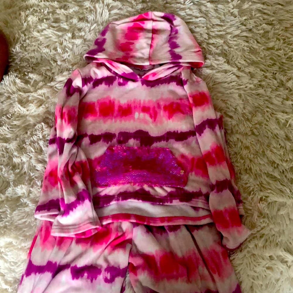 Little girl sweats